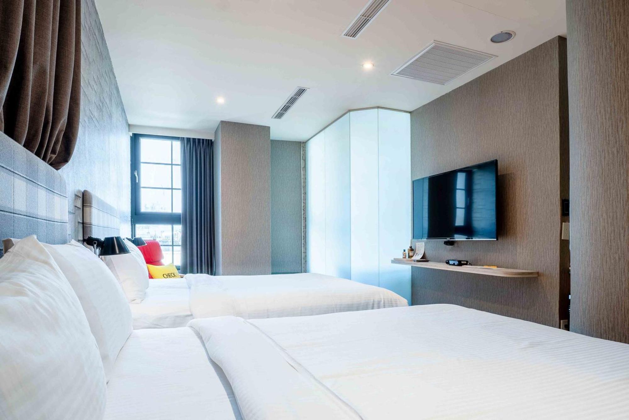 CHECK inn Taichung Ziyou Exterior foto