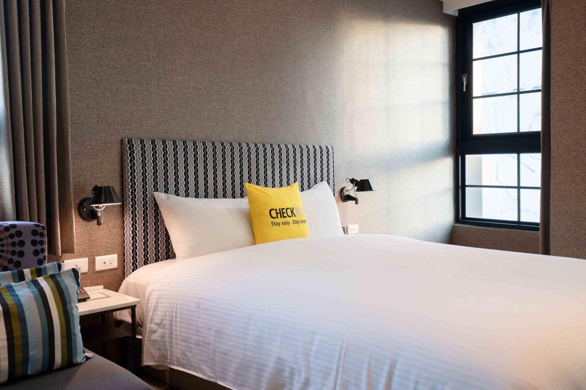 CHECK inn Taichung Ziyou Exterior foto