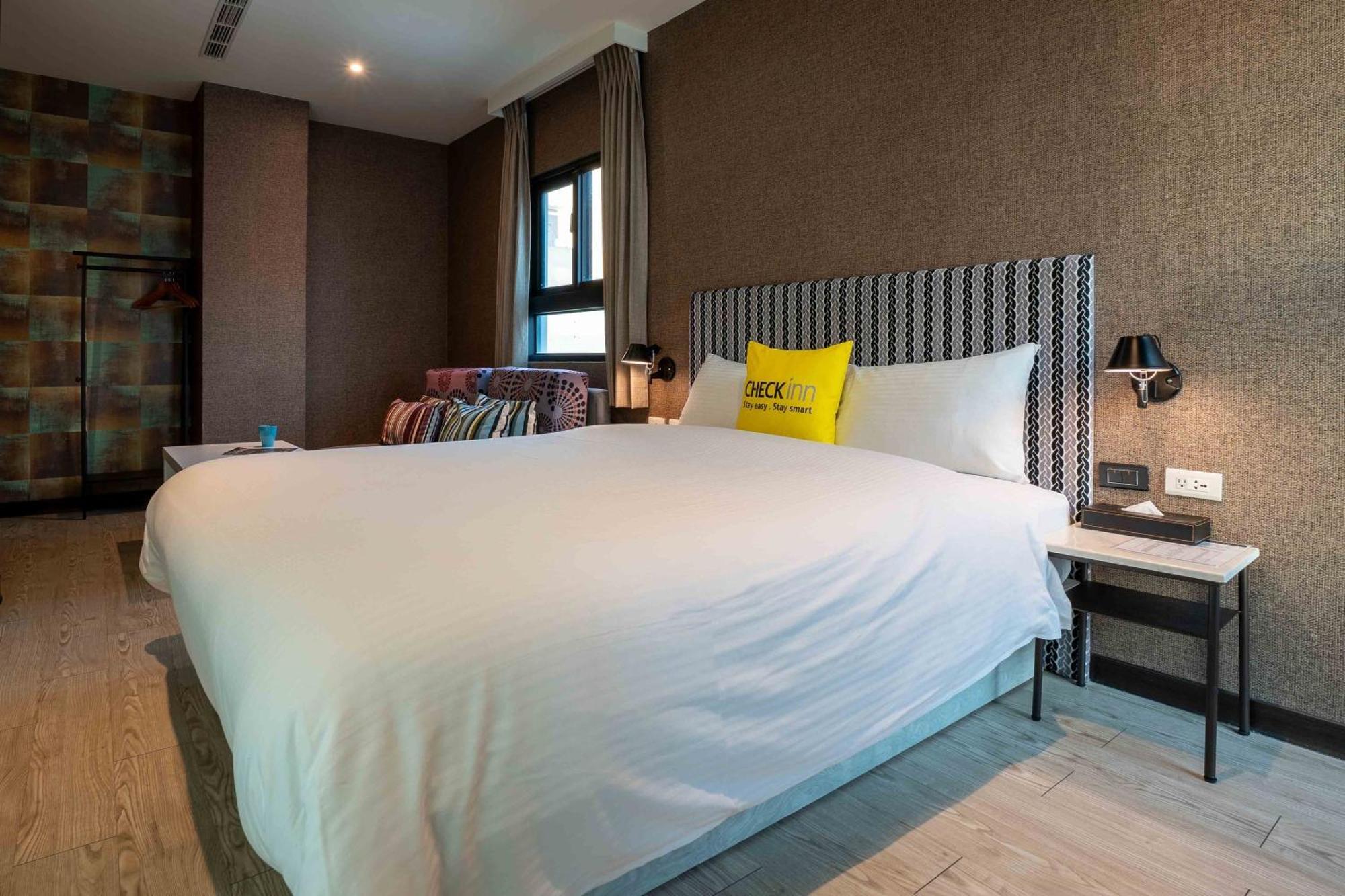 CHECK inn Taichung Ziyou Exterior foto