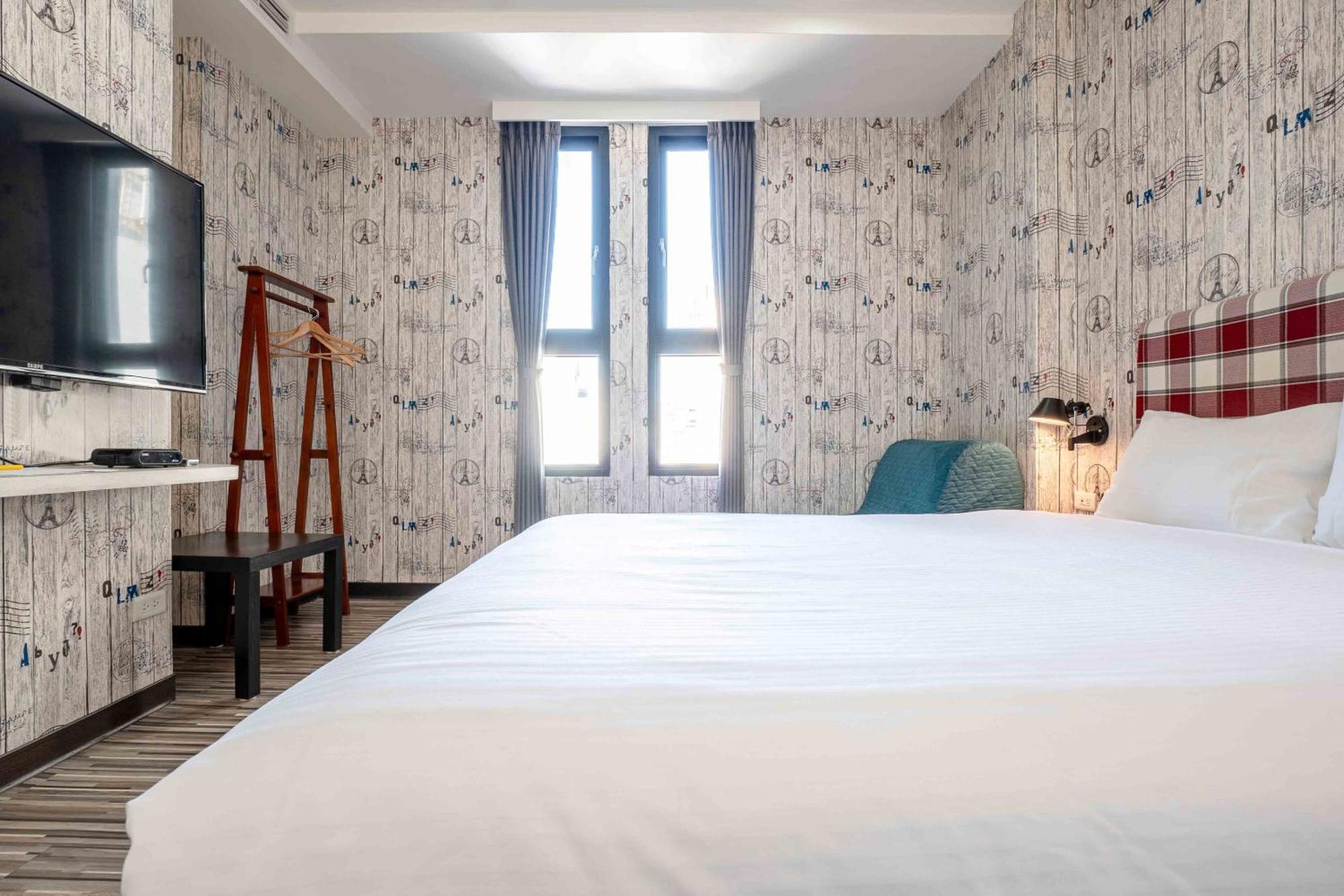 CHECK inn Taichung Ziyou Exterior foto