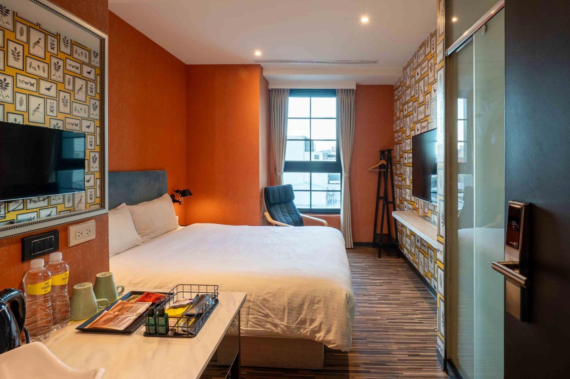 CHECK inn Taichung Ziyou Exterior foto