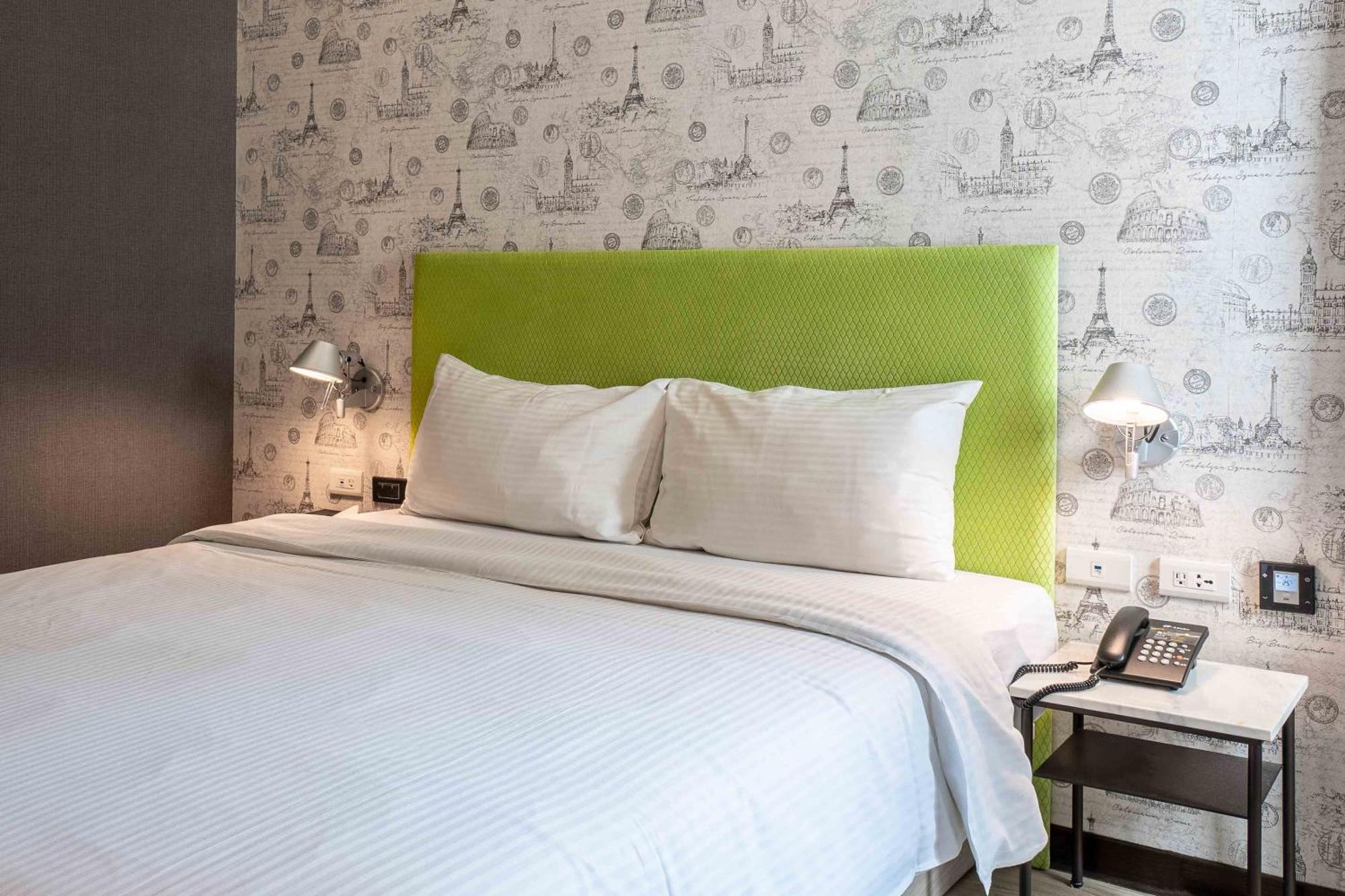 CHECK inn Taichung Ziyou Exterior foto