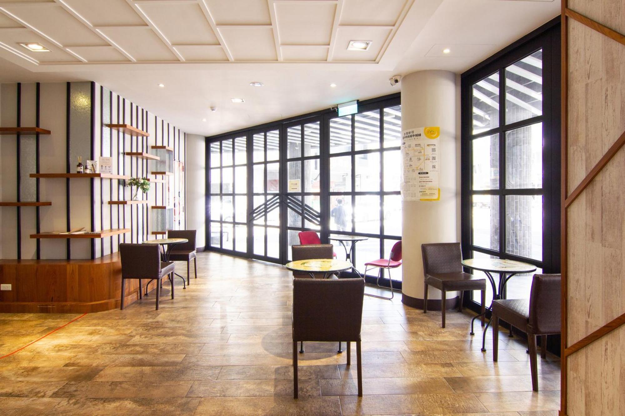 CHECK inn Taichung Ziyou Exterior foto