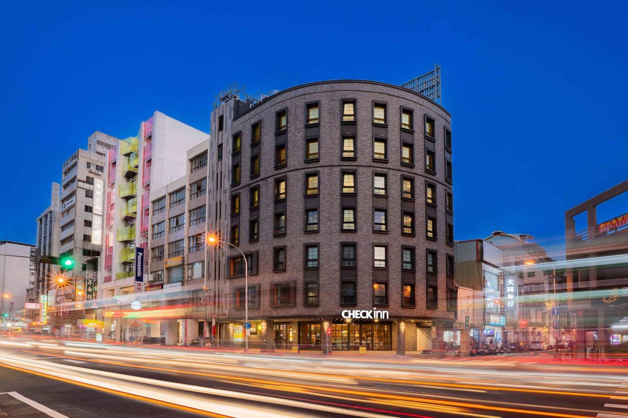 CHECK inn Taichung Ziyou Exterior foto