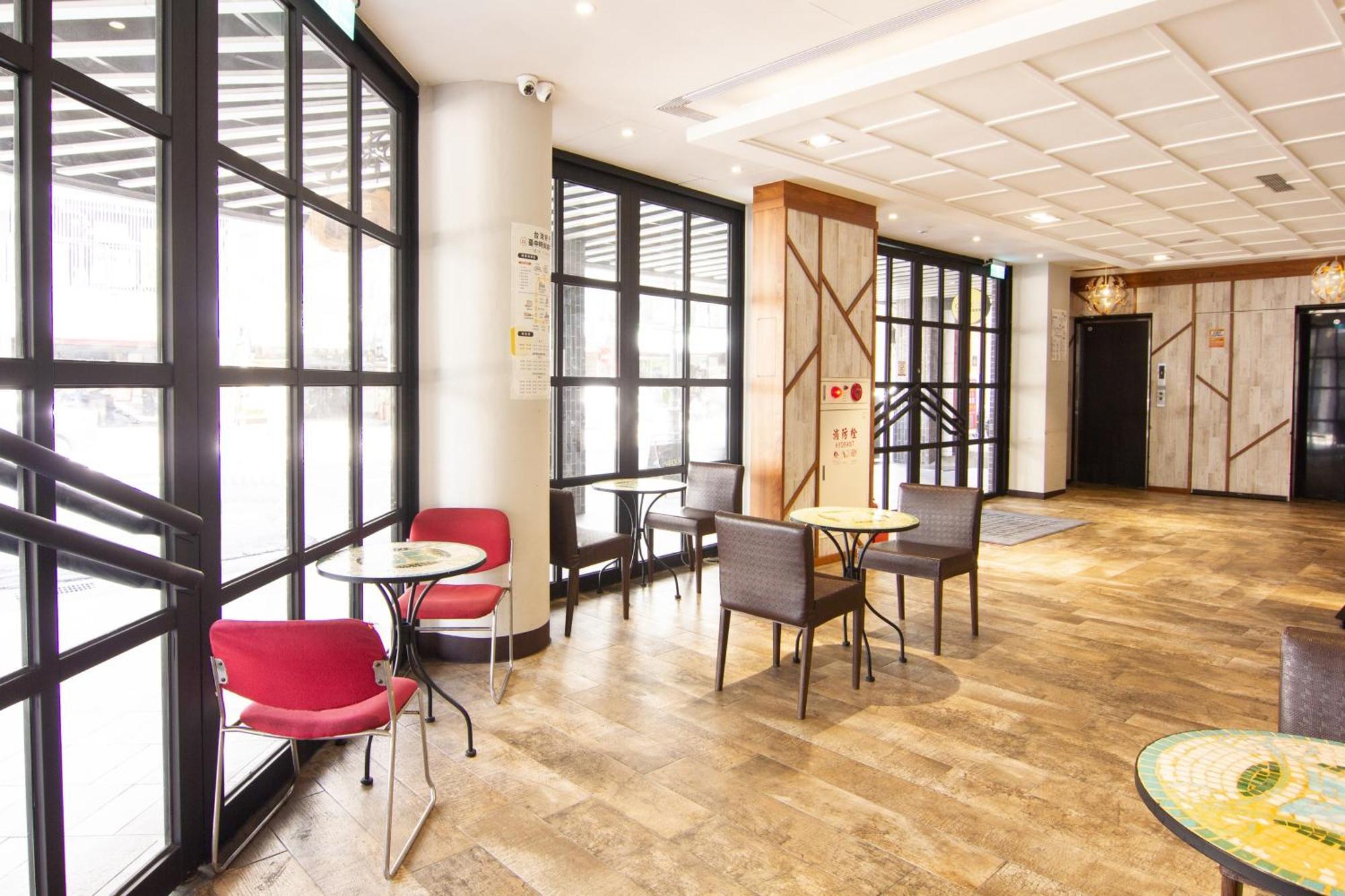 CHECK inn Taichung Ziyou Exterior foto